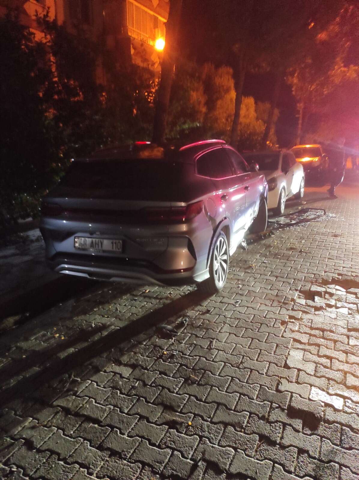 Muğla’da Zincirleme Trafik Kazası: 3 Araç Hasar Gördü, Sürücü Kaza Sonrası Bölgeden Ayrıldı 1